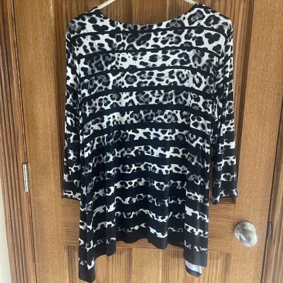 Ruby Rd PL Black Leopard Top - Picture 7 of 9